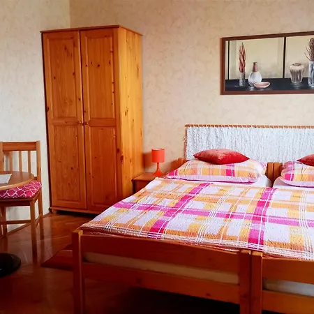 Anna Vendeghaz Hévíz