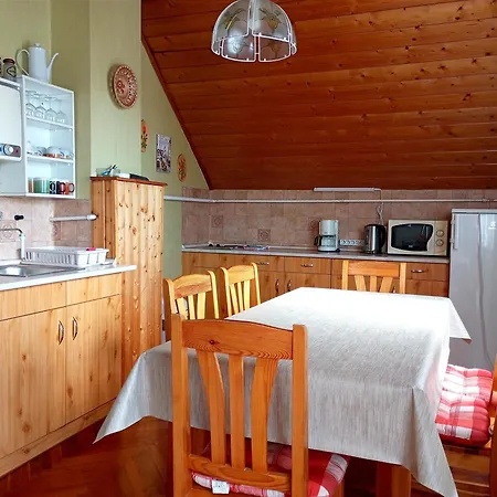 Anna Vendeghaz Appartement