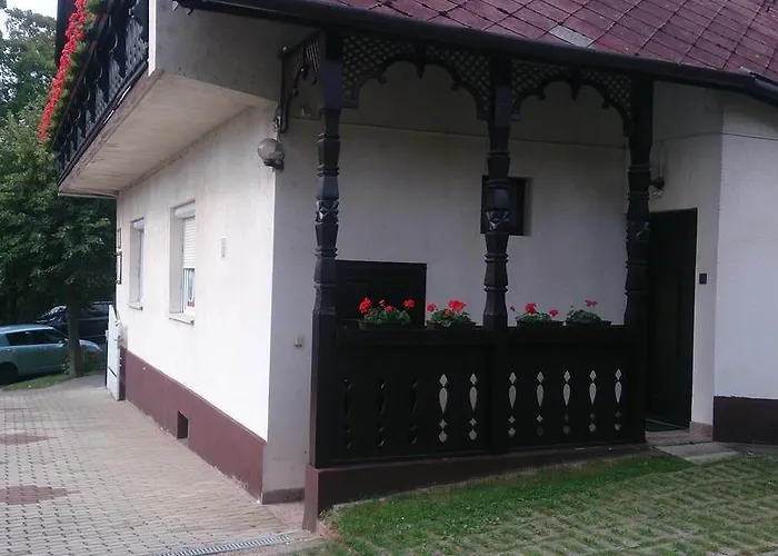 Anna Vendeghaz דירה